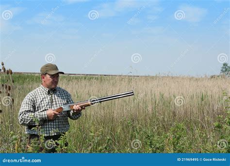 Hunter hunting wild duck stock image. Image of hunter - 21969495