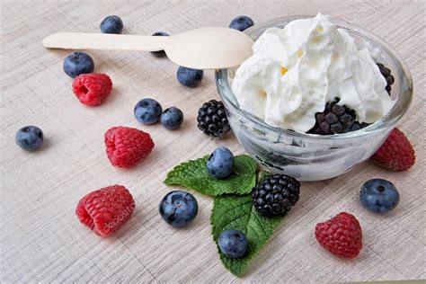 Berries with cream — Stock Photo © Mny-Jhee #95935456