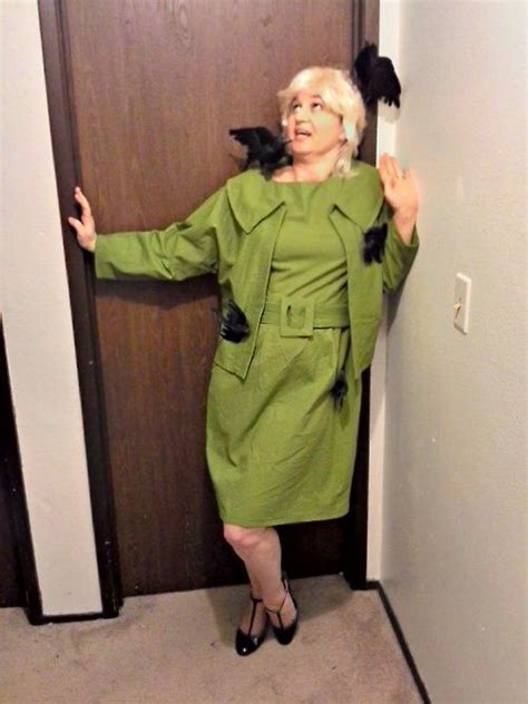 Halloween Costume - Tippi Hedren in The Birds. | Costumes, Cool costumes, Halloween costumes