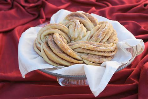 Step by Step Gourmet: Cinnamon Rose Bread