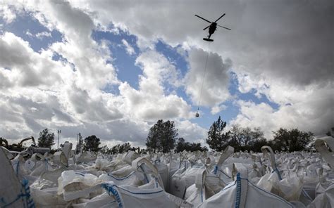 The frantic fight to keep the Oroville Dam crisis from turning into a catastrophe - Los Angeles ...