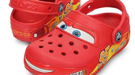 MAKE LIGHTNING MCQUEEN CROCS IN ADULT SIZES : r/kachow