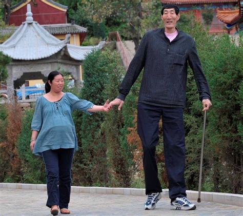 Top 10 Tallest Persons of the World | Pouted.com | Tall person, Tall ...