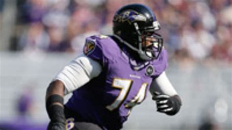 Michael Oher, Baltimore Ravens begin contract talks