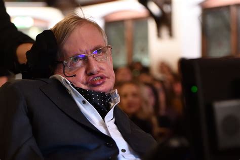 Stephen Hawking Dead: Life in Photos