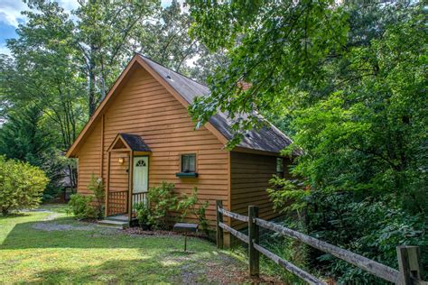 Romantic Getaway Cabin | Sevierville, Tennessee | Glamping Hub