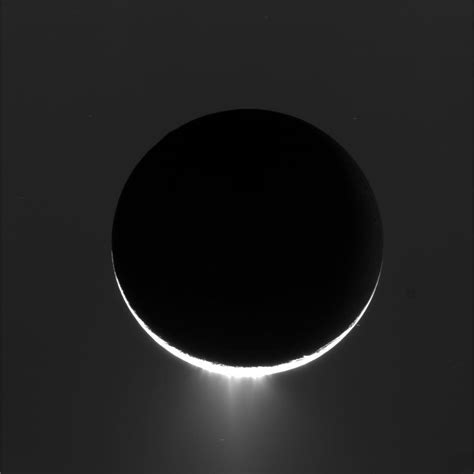 Discovery image of Enceladus' plumes (1 of 7) | The Planetary Society