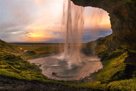 The Top Waterfalls to Visit in Iceland