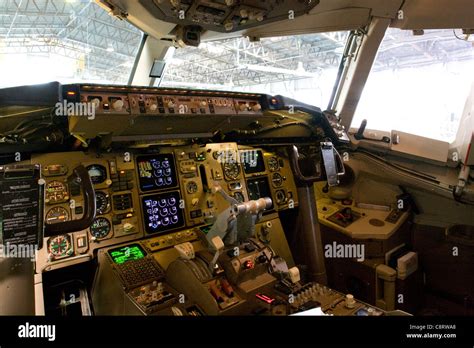 Boeing 757 flight-deck Stock Photo, Royalty Free Image: 39862768 - Alamy