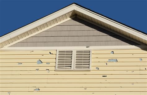 How To Do Vinyl Siding Repair (Step-by-Step Guide)