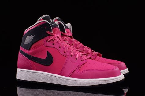 The New Air Jordan 1 Retro ‘Vivid Pink’ Pack Is Just for Girls – aGOODoutfit