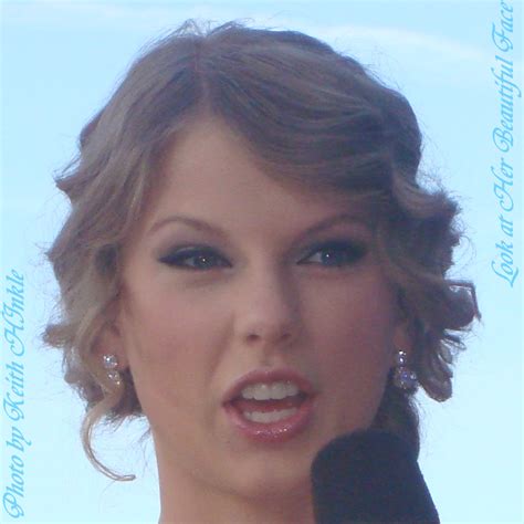 Look At Her Beautiful Face: Look At Taylor Swift Beautiful Face