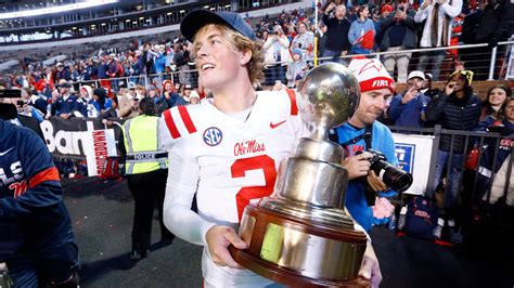 Peach Bowl 2023: Early betting odds, line for Ole Miss vs. Penn State