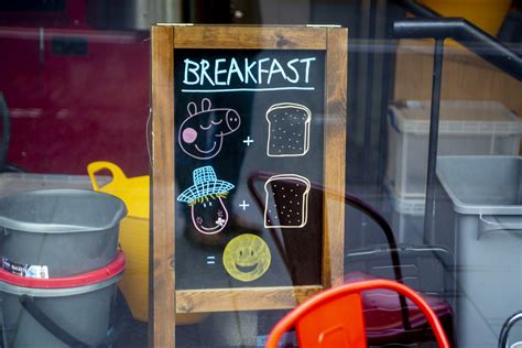 Angry vegans slam Edinburgh cafe for using Peppa Pig drawing to advertise bacon sandwiches | The ...