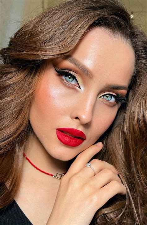 10 The Perfect Makeup with Red Lipstick Ideas | Red Lip Aesthetic