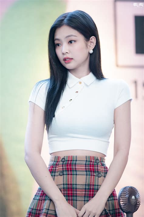 Netizens Think This aespa Member Looks Like BLACKPINK's Jennie - Koreaboo