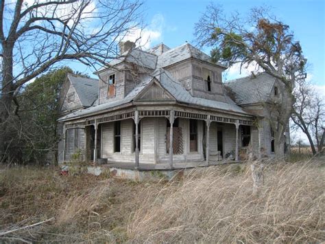 1800s Texas Farmhouse in 2020 | Abandoned farm houses, Abandoned mansions, Old abandoned buildings