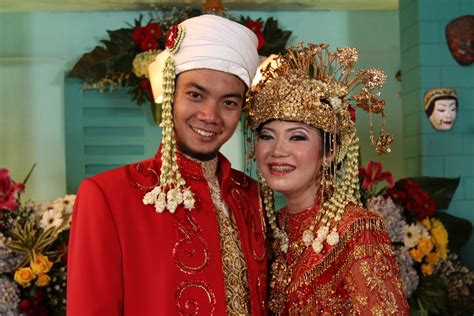 Baju Adat Betawi Filosofi dan Jenis-jenisnya - Budayanesia