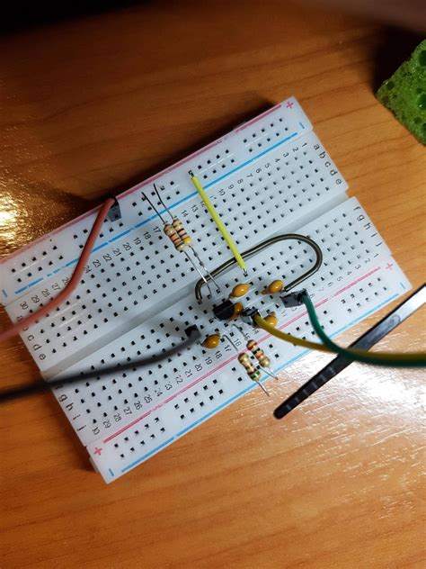 analog - Why doesn't this Colpitts oscillator design work? - Electrical Engineering Stack Exchange