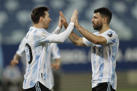 Messi saddened by close friend Aguero's unfortunate retirement | Daily Sabah