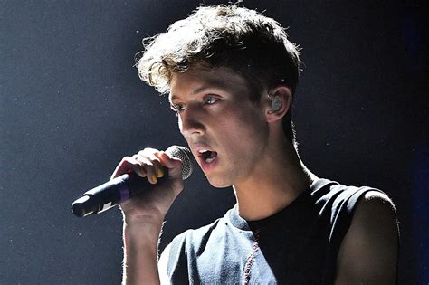 Troye Sivan Performs 'My! My! My!' and 'The Good Side' on 'SNL'