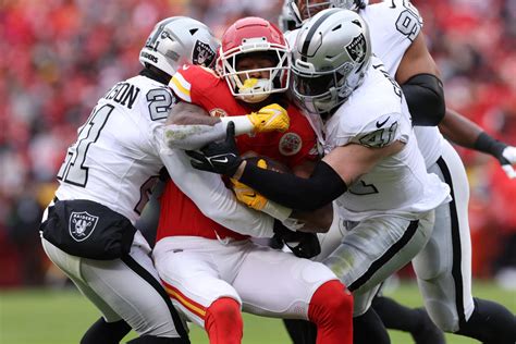 Chiefs vs. Raiders score, highlights, news, inactives and live updates