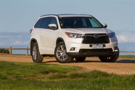 Toyota Kluger Off Road - amazing photo gallery, some information and ...