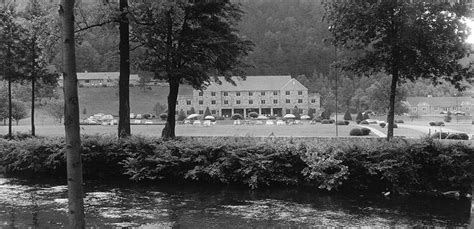 About Our Gatlinburg Hotel | Greystone Lodge on the River