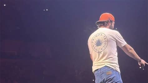 Thomas Rhett- Marry Me (Live @ the Enterprise Center in St. Louis 5/20/23) - YouTube