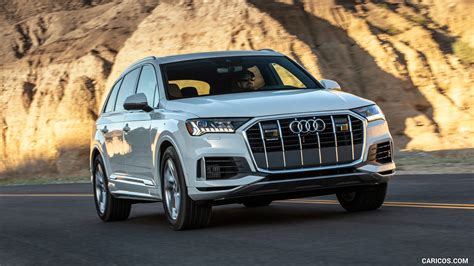 Audi Q7 (US-Spec) | 2020MY | Front Three-Quarter