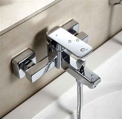 Wall Mounted Modern Bathroom Faucet Bathtub Faucet Tap bath and Shower ...