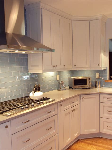 KraftMaid Dove White - Contemporary - Kitchen - Cleveland - by Lonny at K and B | Houzz