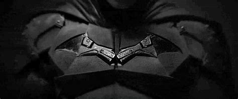 Robert Pattinson's Batman Symbol Seems To Be Using Gun Parts From Wayne Murder | Geek Culture