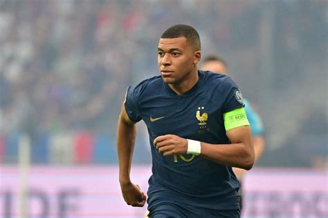 Real Madrid staying patient, have not entered negotiations for Mbappe ...