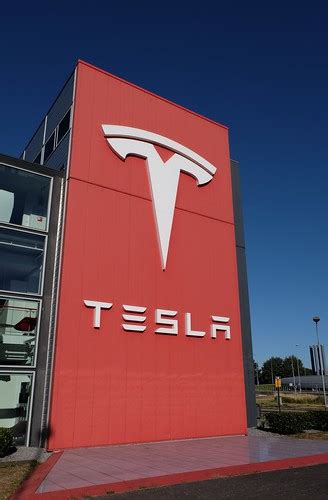 Large Tesla logo | Large logo on the outside of Tesla's faci… | Flickr