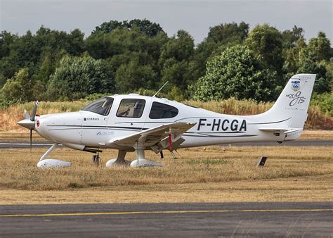 Cirrus sr20 Guide and Specs: The Light Aircraft with a Parachute ...