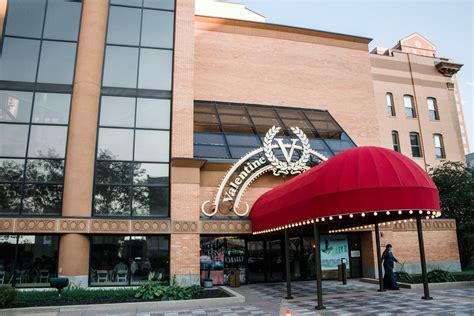 Valentine Theater Toledo Wedding Photography // Emily & Andrew | Toledo wedding photography ...