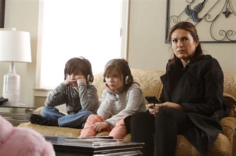 Law & Order: SVU Season 17 Finale Preview: “Heartfelt Passages” [Photos ...