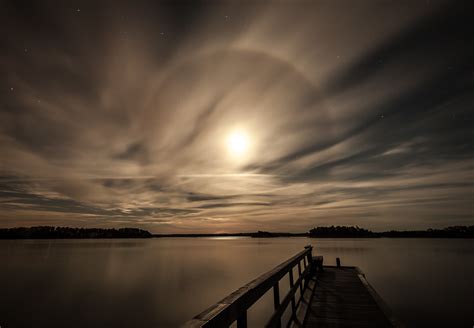 Halo around the moon | This optical phenomenon is also known… | Flickr