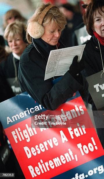 121 Flight Attendants Picket At Ohare Stock Photos, High-Res Pictures ...