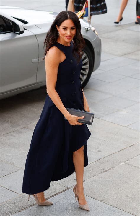 The Reason Why Meghan Markle Always Wears Navy Blue Is SO Fascinating | Fashion | Meghan markle ...