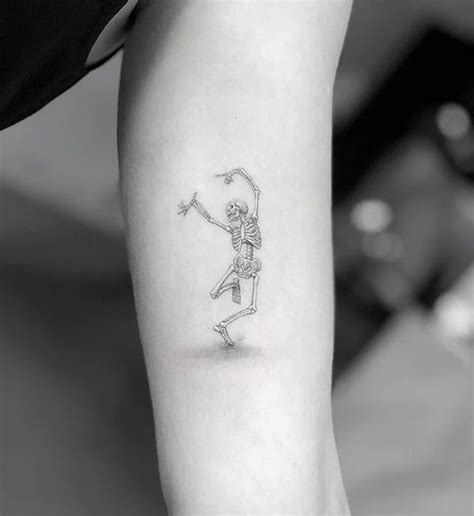 Small halloween tattoo skeleton – Artofit