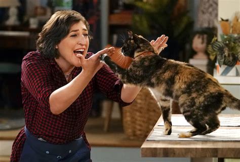 ‘Call Me Kat’ Recap: Episode 1 — Mayim Bialik ‘Miranda’ Remake on Fox | TVLine