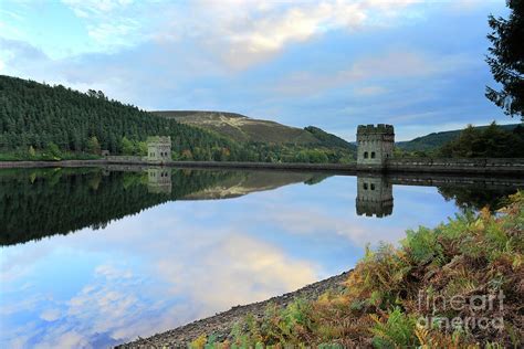 Autumn Derwent reservoir Derbyshire Peak District Photograph by Dave ...