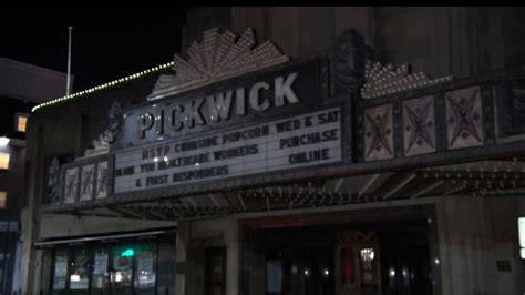 Pickwick Theatre in Park Ridge Set to Close Early Next Year – NBC Chicago