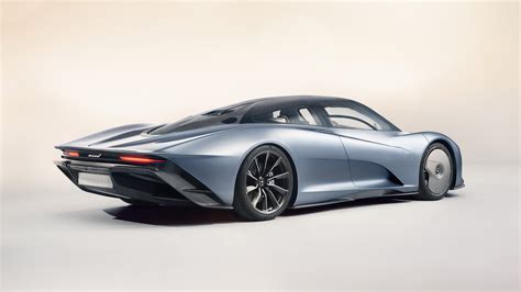 McLaren Speedtail is a hypercar spaceship with central driving position, 1,035 hp