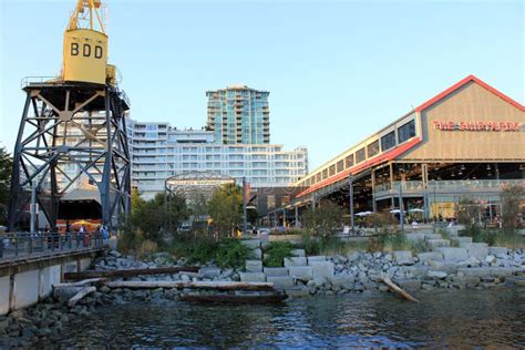 Lonsdale Quay Waterfront Boardwalk Editorial Stock Photo - Image of landmark, outdoors: 268799833