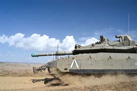 IDF tanks fire warning shots near Syrian border - JNS.org