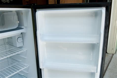 heygreenie: sanyo mini fridge