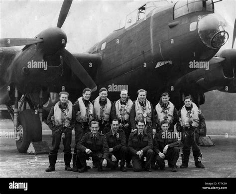 World War 2 RAF bomber crew of 138 squadron bomber command with Stock Photo, Royalty Free Image ...